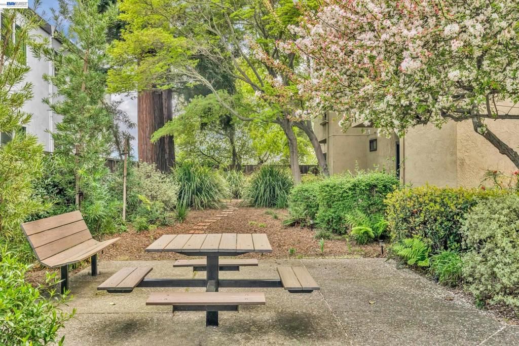 Image 34 of property listing at 1201 Alta Vista Dr 108, Walnut Creek, CA 94596
