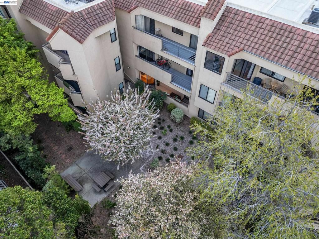 Image 36 of property listing at 1201 Alta Vista Dr 108, Walnut Creek, CA 94596