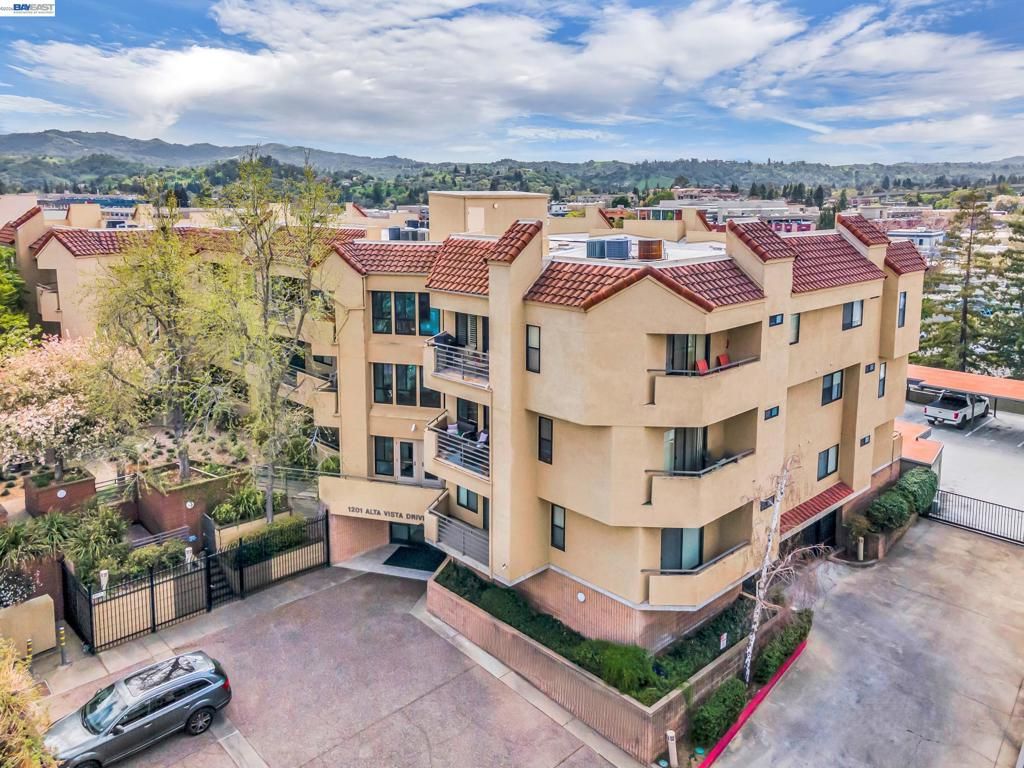 Image 38 of property listing at 1201 Alta Vista Dr 108, Walnut Creek, CA 94596