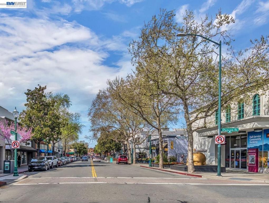 Image 57 of property listing at 1201 Alta Vista Dr 108, Walnut Creek, CA 94596