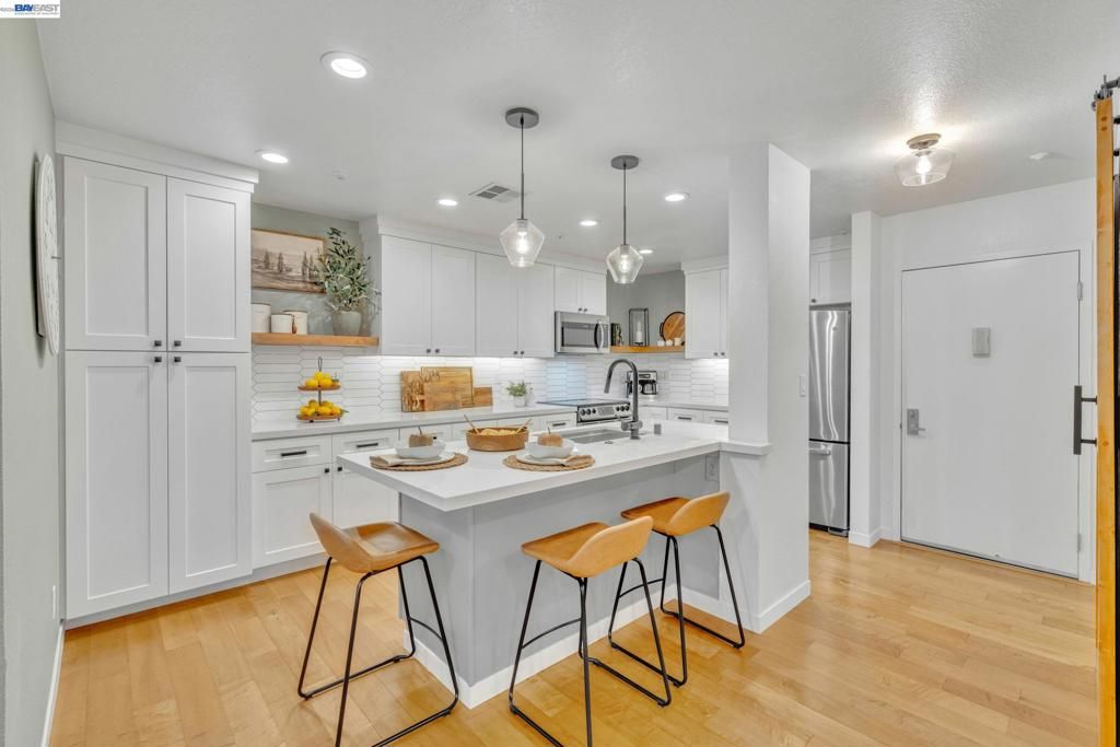 Image 6 of property listing at 1201 Alta Vista Dr 108, Walnut Creek, CA 94596