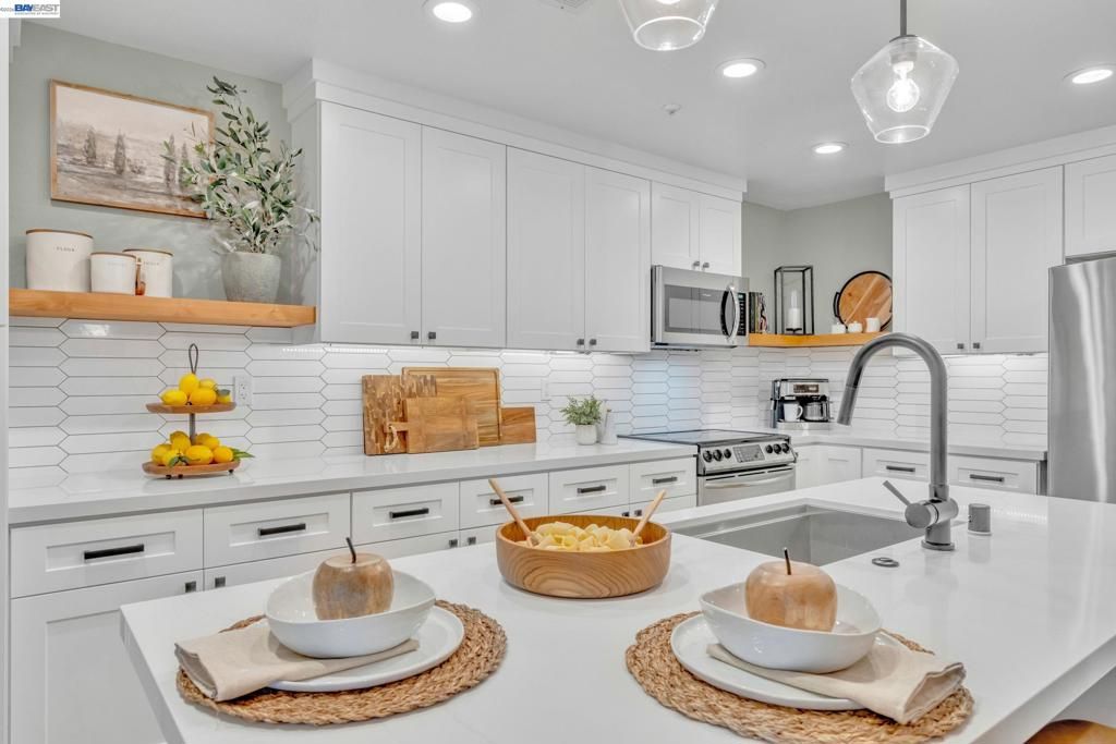 Image 8 of property listing at 1201 Alta Vista Dr 108, Walnut Creek, CA 94596