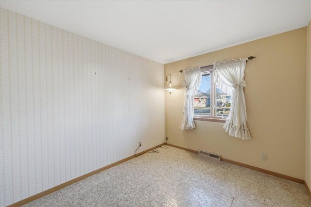 7106 N 37th STREET, Milwaukee, WI 53209