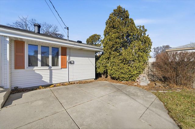 7106 N 37th STREET, Milwaukee, WI 53209