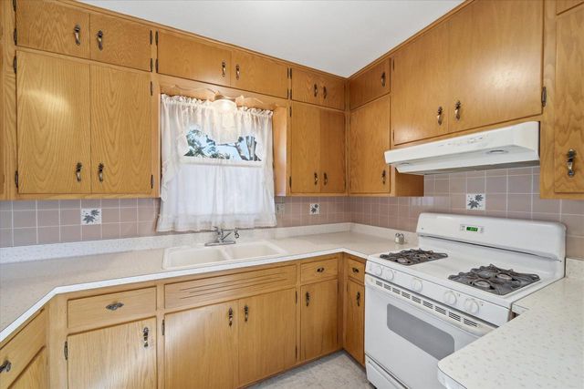 7106 N 37th STREET, Milwaukee, WI 53209