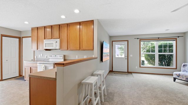 5010 149th Street N 5, Hugo, MN 55038