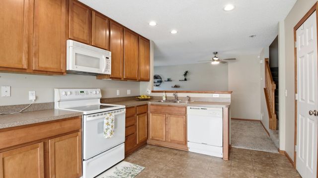 5010 149th Street N 5, Hugo, MN 55038