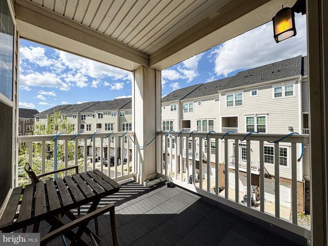 3190 YEAGER DR, Herndon, VA 20171