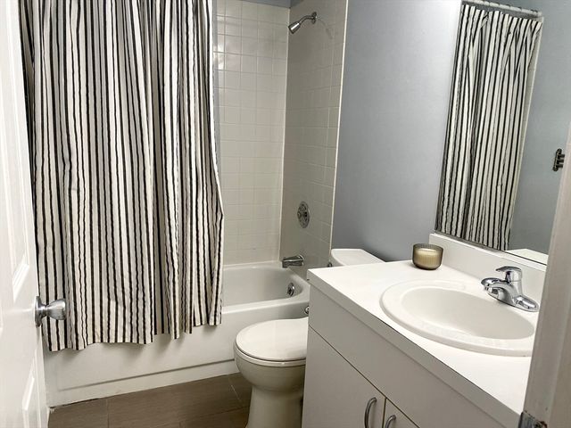 152 Tyson Commons Ln 152, Braintree, MA 02184