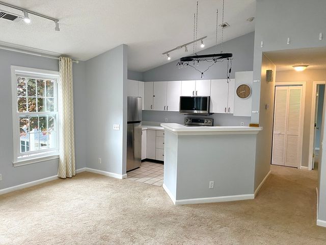 152 Tyson Commons Ln 152, Braintree, MA 02184