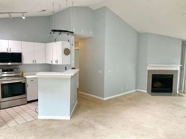 152 Tyson Commons Ln 152, Braintree, MA 02184