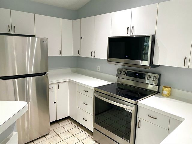 152 Tyson Commons Ln 152, Braintree, MA 02184