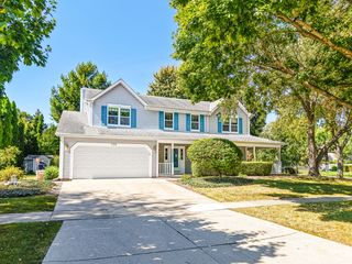 730 N LYLE Avenue N, Elgin, IL 60123
