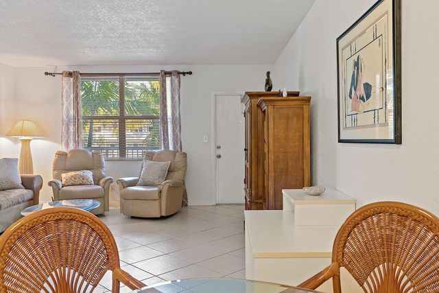 2565 S Ocean Boulevard 208, Palm Beach, FL 33480