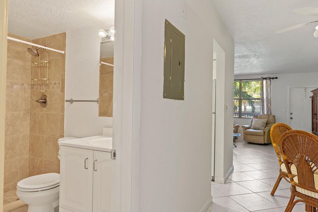 2565 S Ocean Boulevard 208, Palm Beach, FL 33480