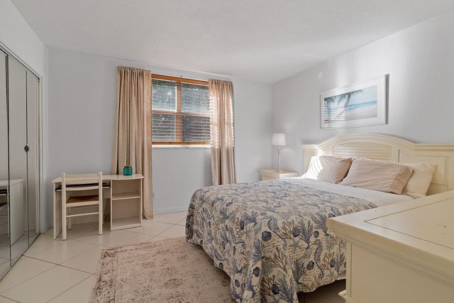 2565 S Ocean Boulevard 208, Palm Beach, FL 33480