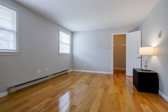 41 Fieldstone Drive, Londonderry, NH 03053