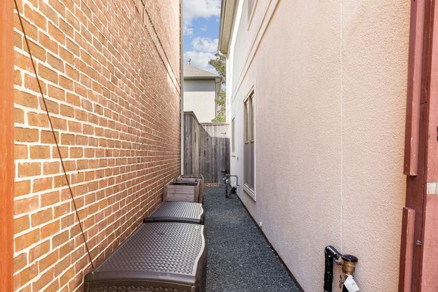 6310 Hermann Lake Drive, Houston, TX 77021