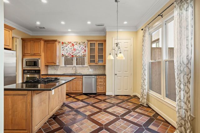 6310 Hermann Lake Drive, Houston, TX 77021