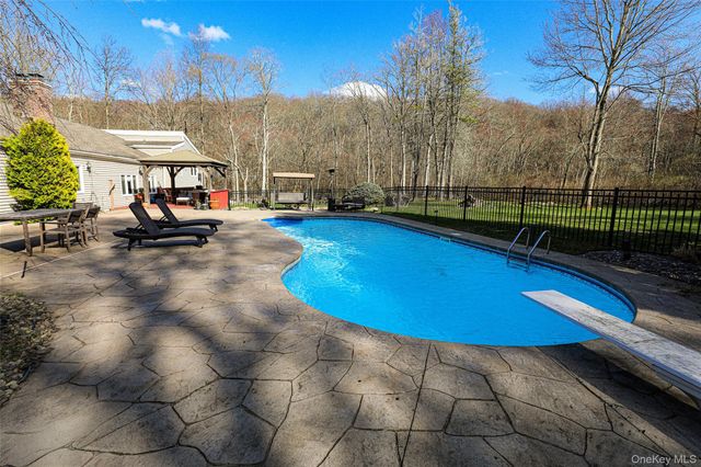 6 Bedell Road, Amawalk, NY 10501