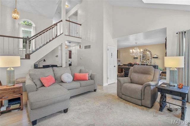 1927 King Arthur Court, St Louis, MO 63146
