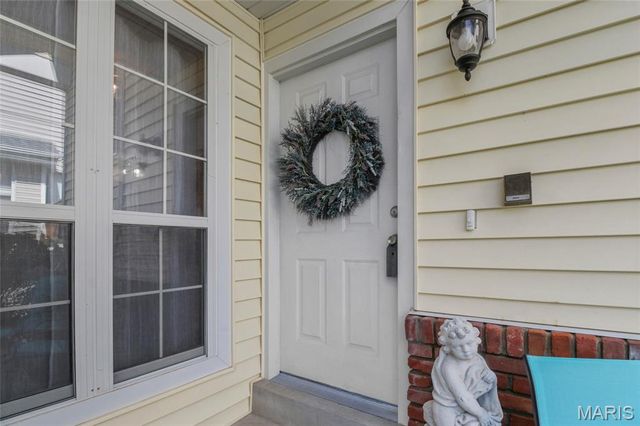 1927 King Arthur Court, St Louis, MO 63146