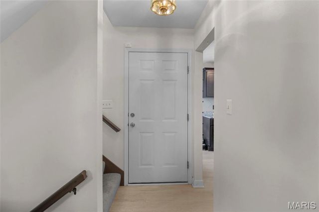 1927 King Arthur Court, St Louis, MO 63146