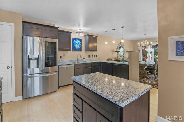 1927 King Arthur Court, St Louis, MO 63146