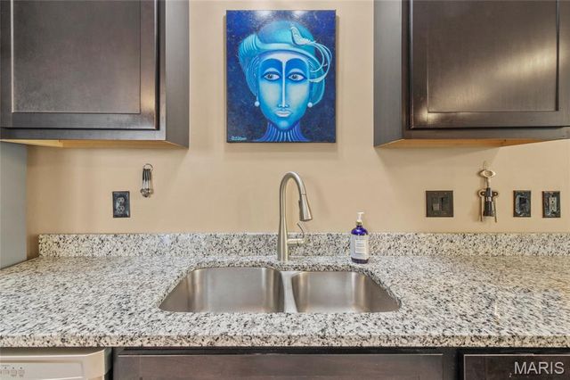 1927 King Arthur Court, St Louis, MO 63146