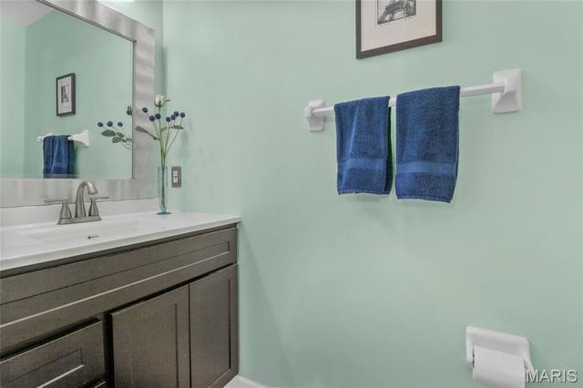 1927 King Arthur Court, St Louis, MO 63146