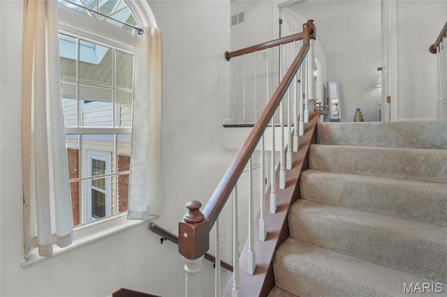 1927 King Arthur Court, St Louis, MO 63146