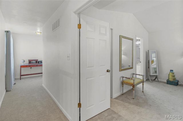 1927 King Arthur Court, St Louis, MO 63146