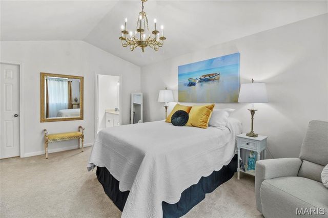1927 King Arthur Court, St Louis, MO 63146