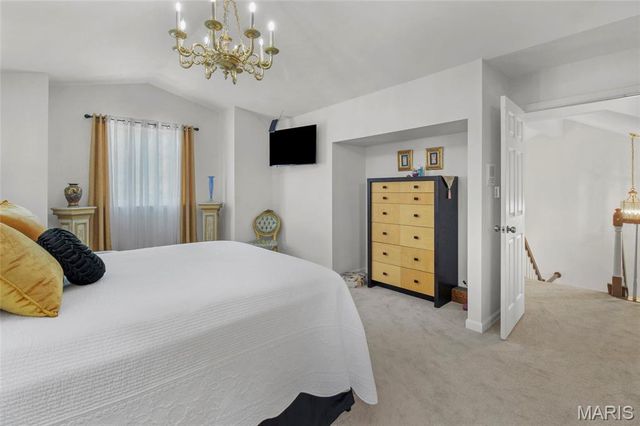 1927 King Arthur Court, St Louis, MO 63146