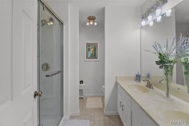 1927 King Arthur Court, St Louis, MO 63146