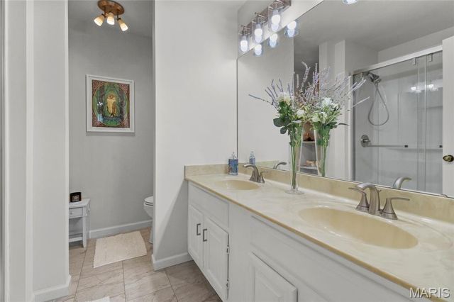 1927 King Arthur Court, St Louis, MO 63146