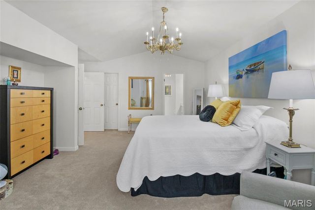 1927 King Arthur Court, St Louis, MO 63146