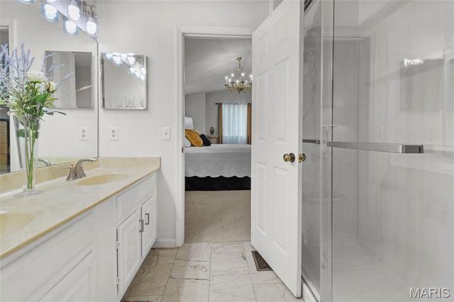 1927 King Arthur Court, St Louis, MO 63146