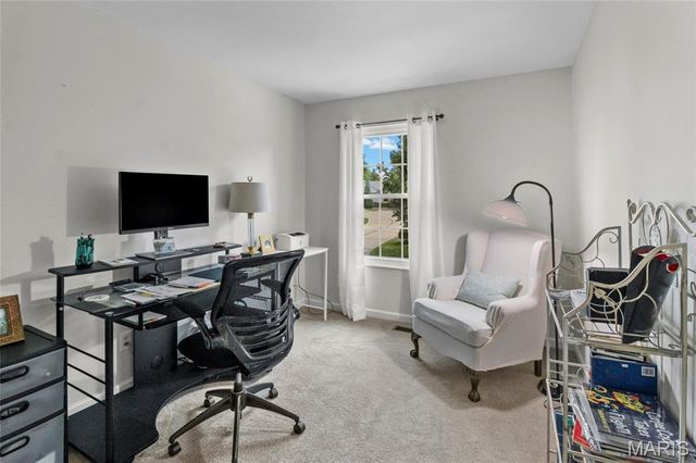 1927 King Arthur Court, St Louis, MO 63146