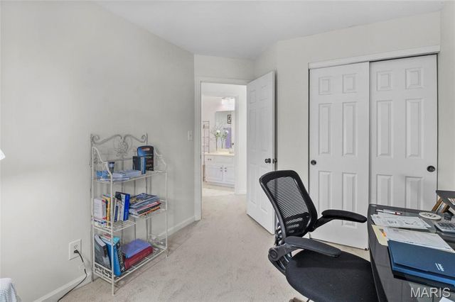 1927 King Arthur Court, St Louis, MO 63146