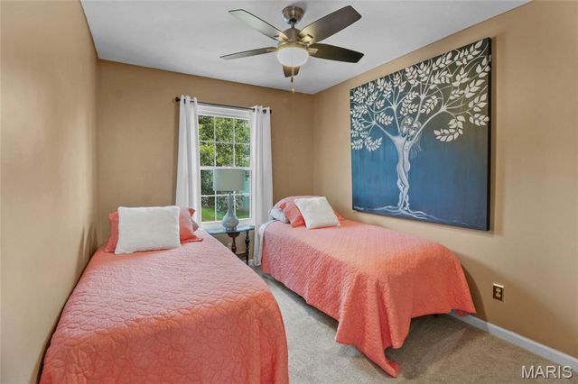 1927 King Arthur Court, St Louis, MO 63146