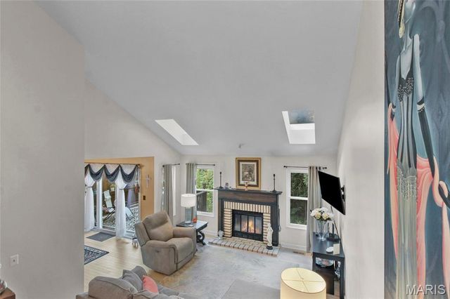 1927 King Arthur Court, St Louis, MO 63146