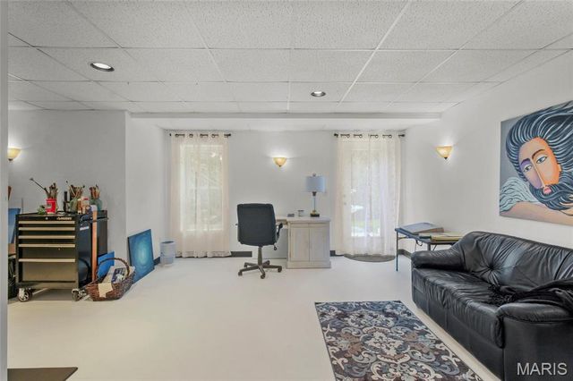 1927 King Arthur Court, St Louis, MO 63146