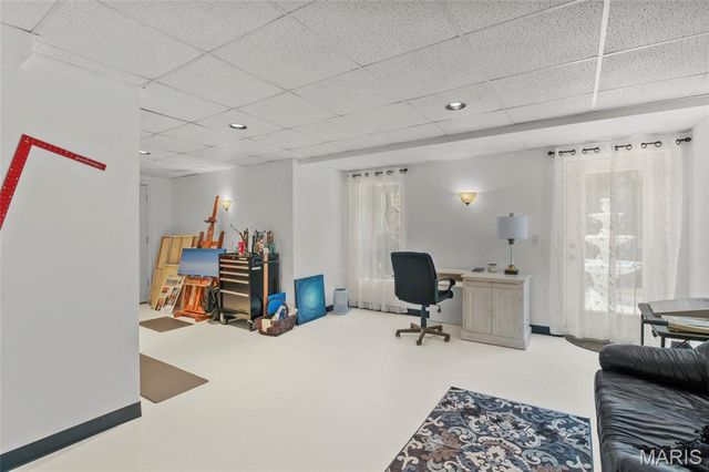 1927 King Arthur Court, St Louis, MO 63146
