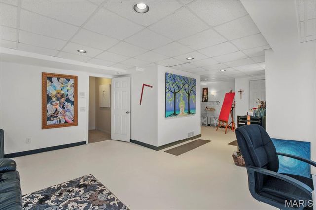 1927 King Arthur Court, St Louis, MO 63146