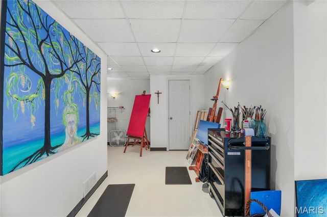 1927 King Arthur Court, St Louis, MO 63146
