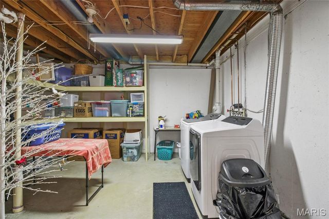1927 King Arthur Court, St Louis, MO 63146