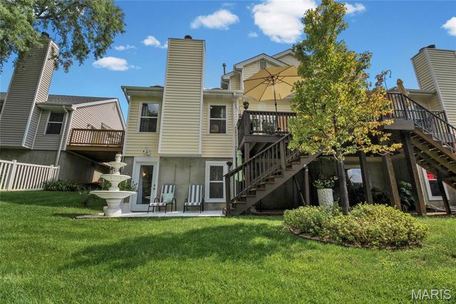 1927 King Arthur Court, St Louis, MO 63146