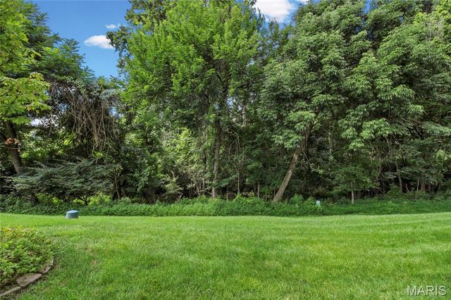 1927 King Arthur Court, St Louis, MO 63146
