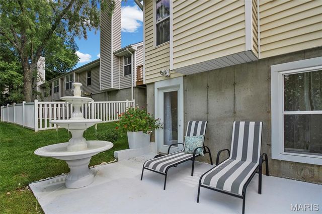 1927 King Arthur Court, St Louis, MO 63146